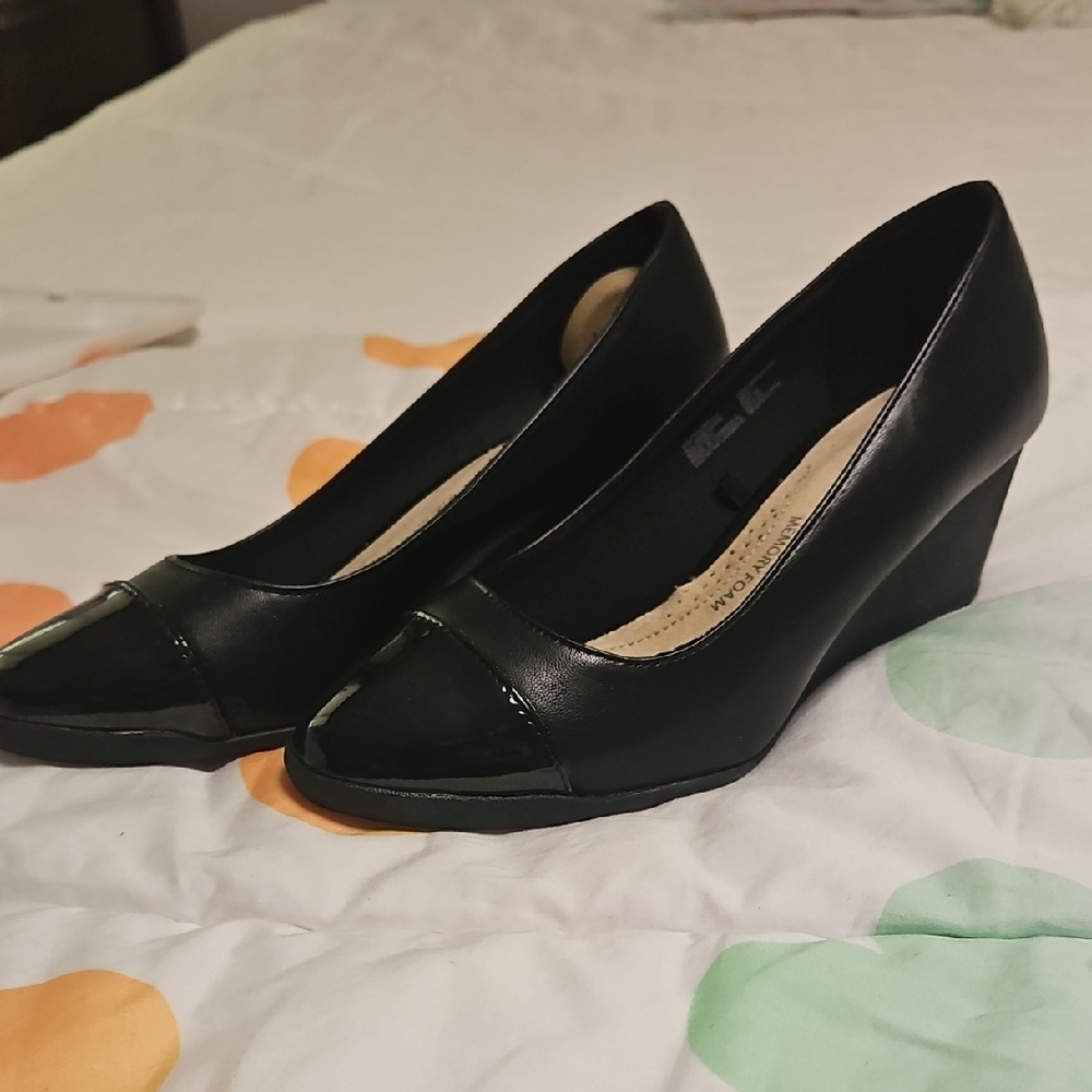 Time and Tru Elegant Black Wedges Size 7